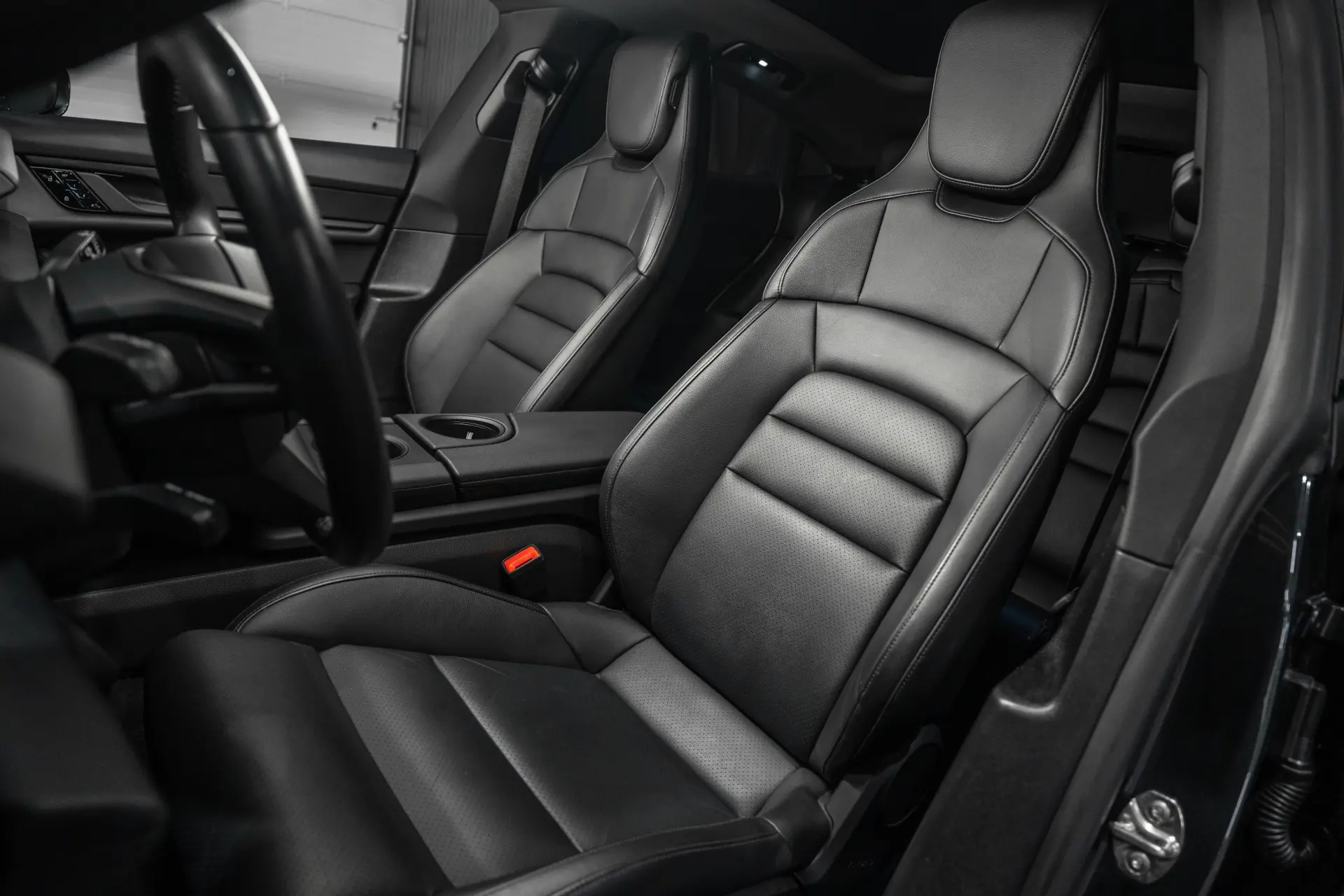 Porsche Taycan 4 18
