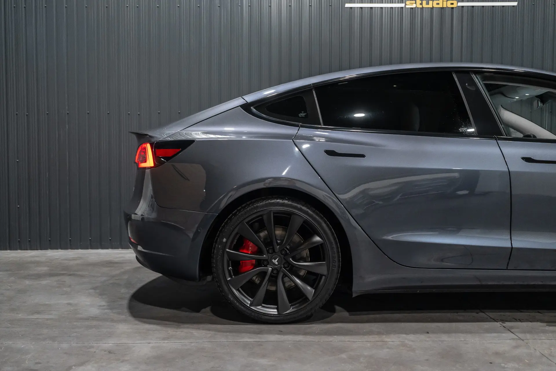 Tesla Model 3 Performance Dual Motor AWD 39