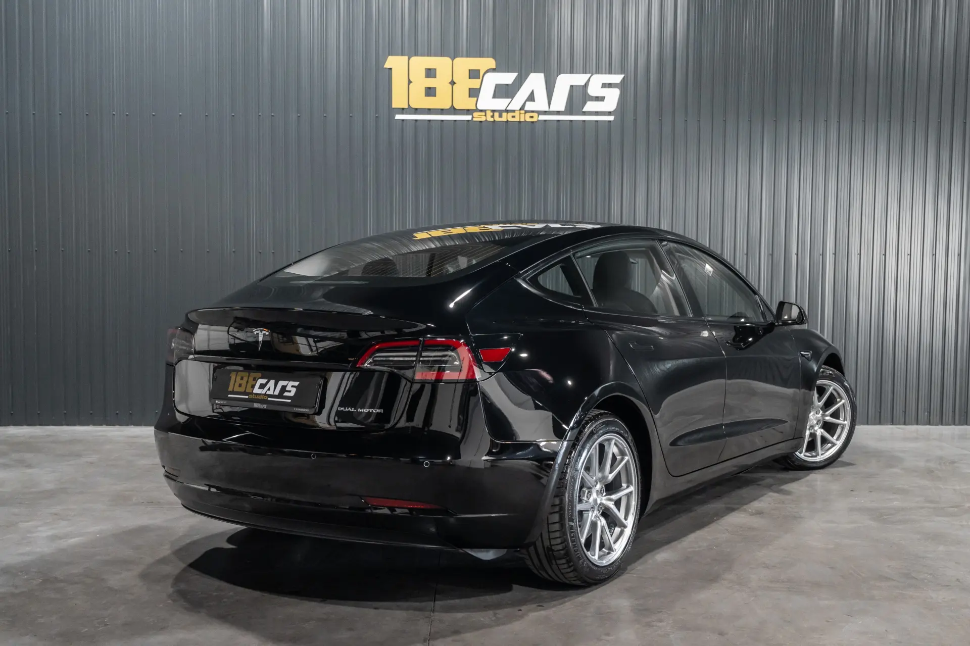 Tesla Model 3 Long-Range Dual Motor AWD 37