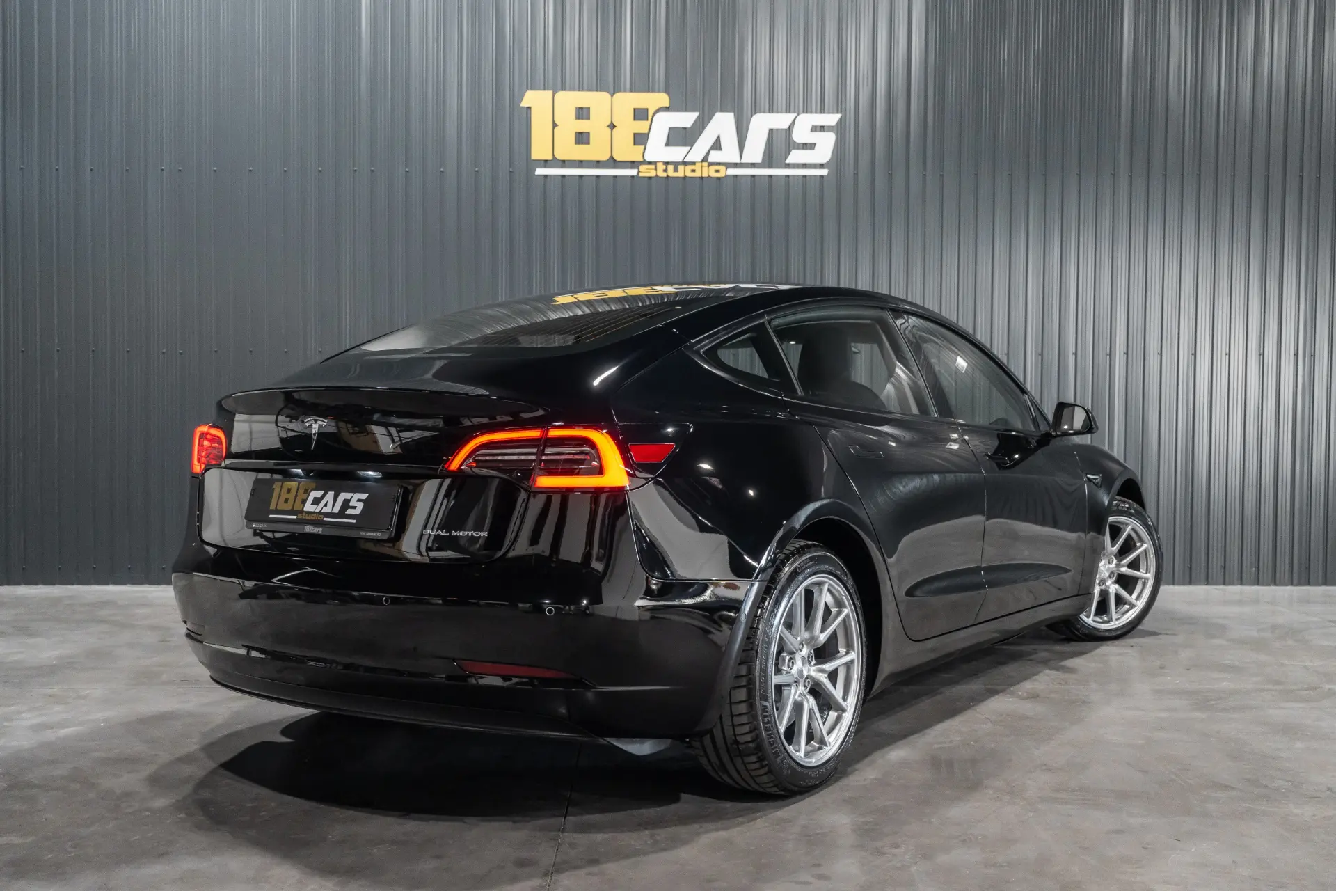 Tesla Model 3 Long-Range Dual Motor AWD 38