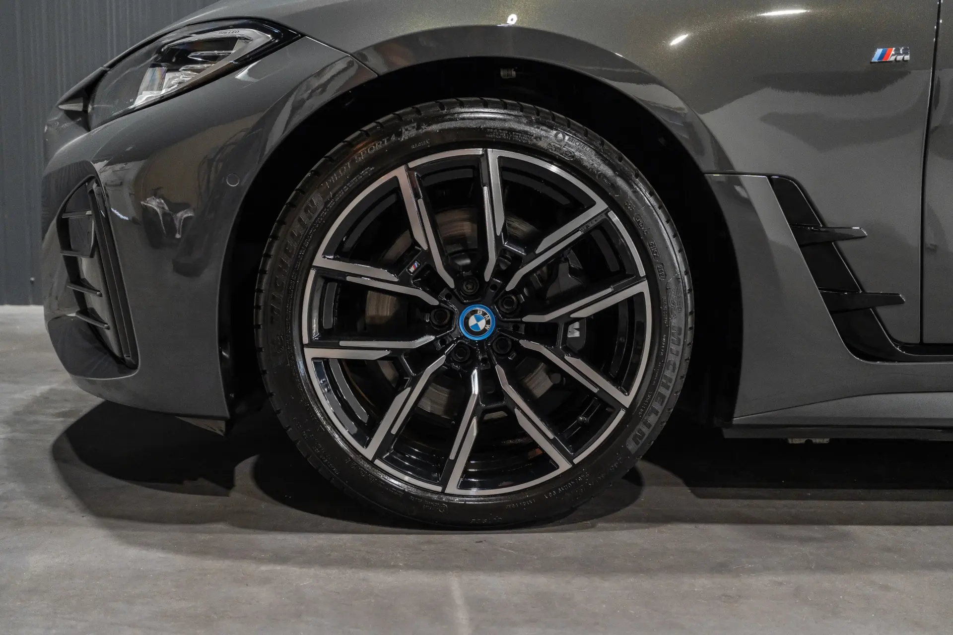 BMW i4 eDrive40 Pack Desportivo M Pro 27