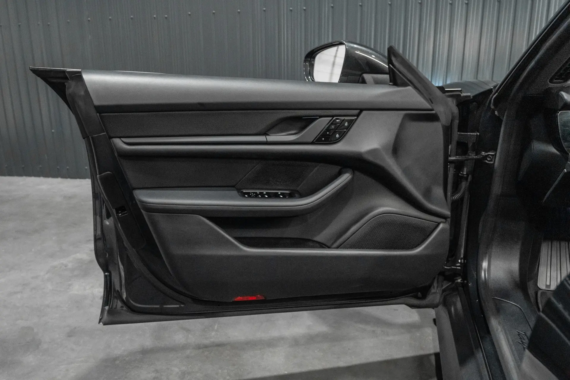 Porsche Taycan 4 16