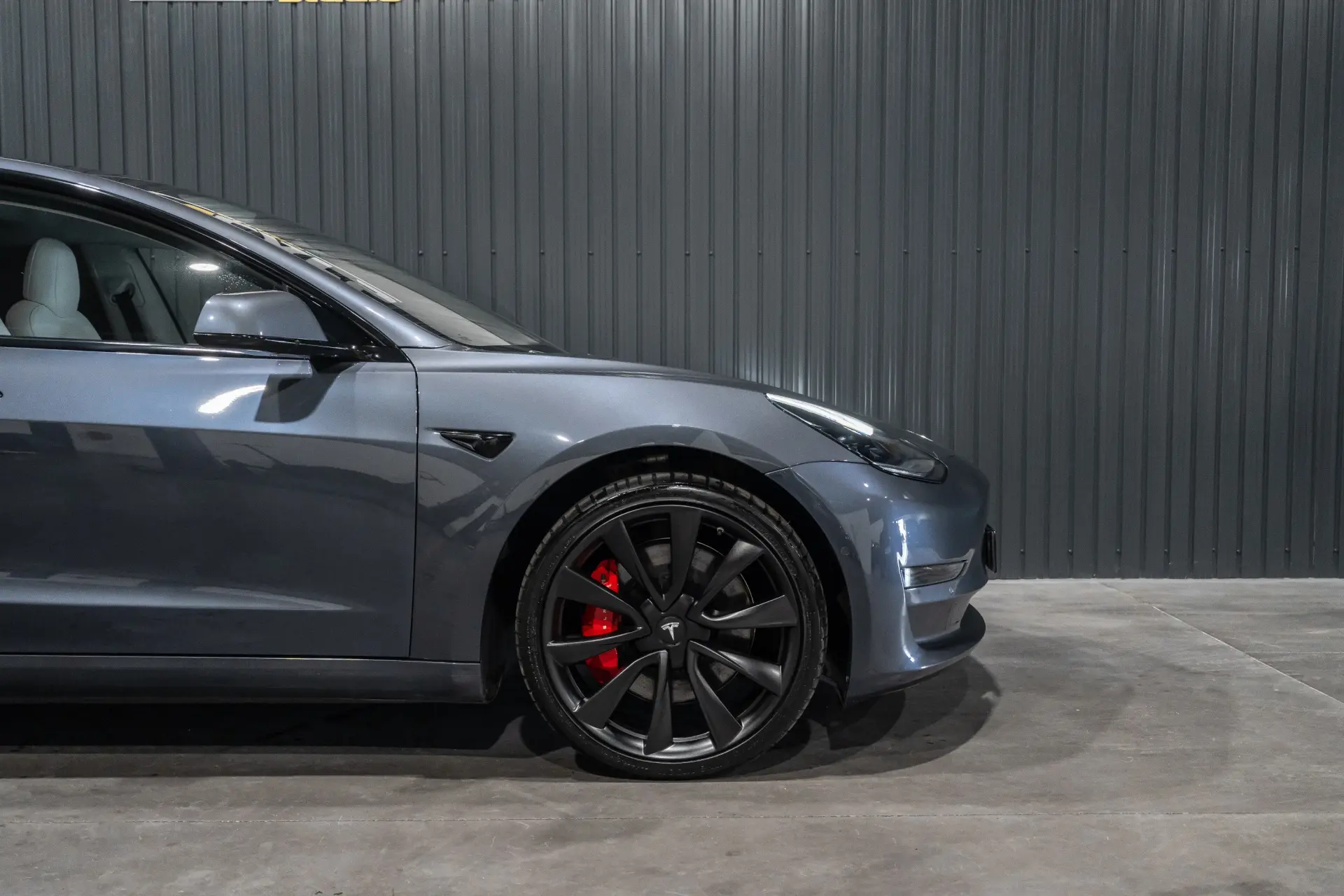 Tesla Model 3 Performance Dual Motor AWD 37