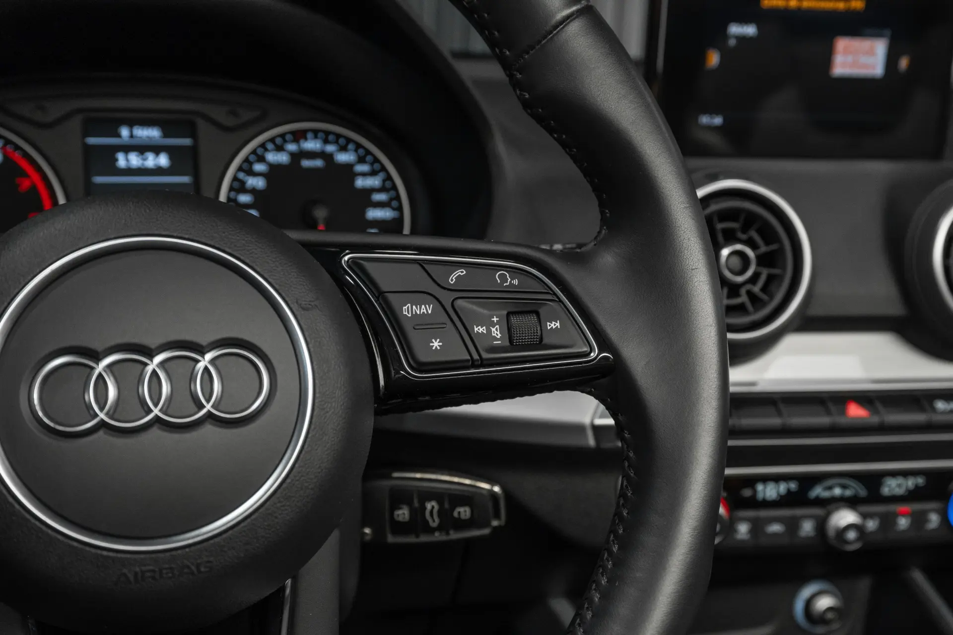 Audi Q2 30 TFSI S line 11
