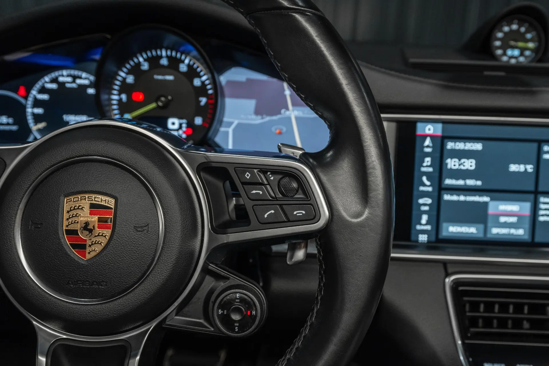 Porsche Panamera 4 E-Hybrid 11