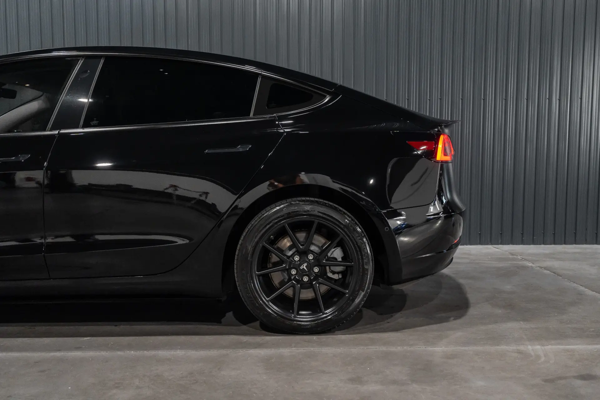 Tesla Model 3 Standard Range Plus RWD 27