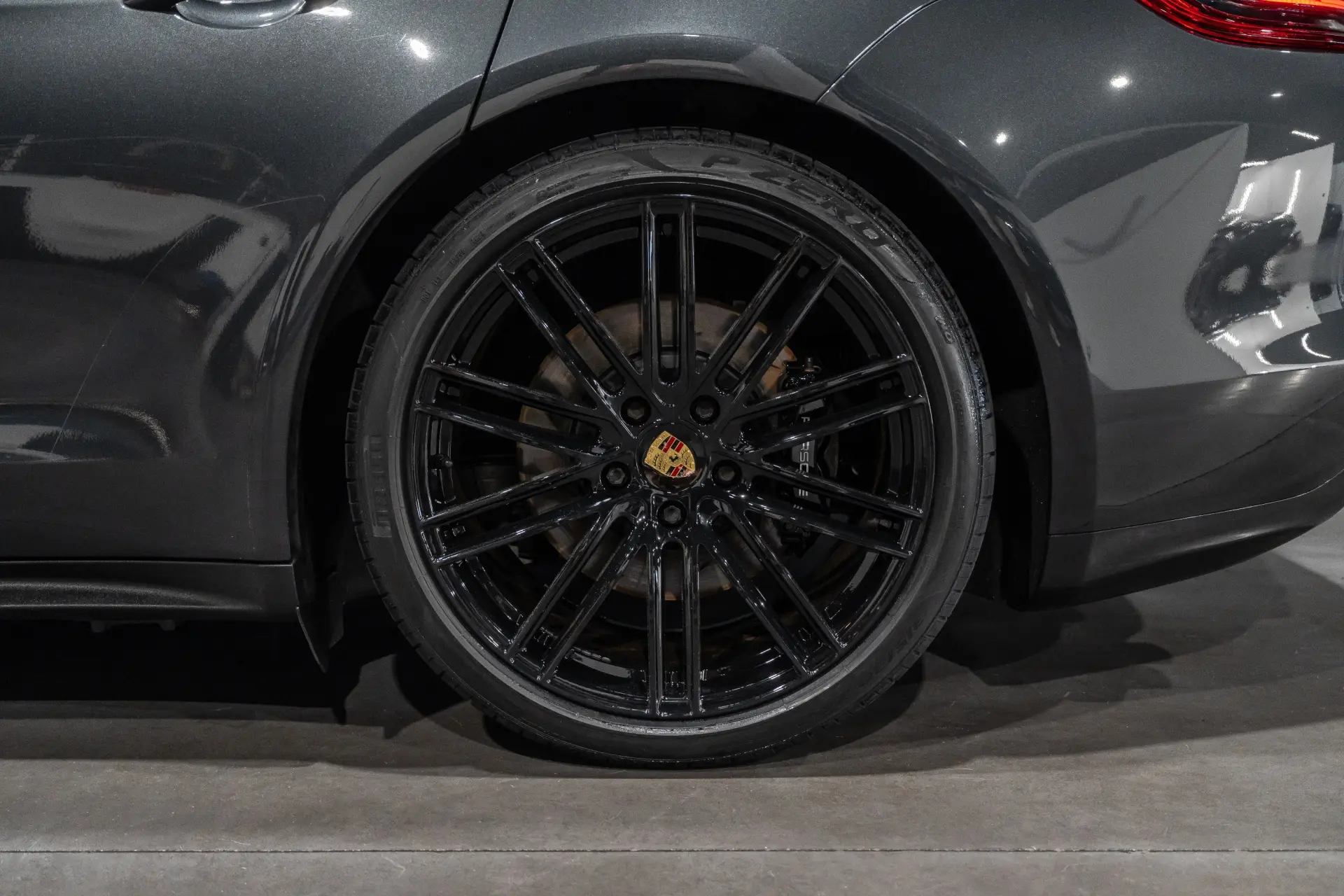 Porsche Panamera 4 E-Hybrid 32