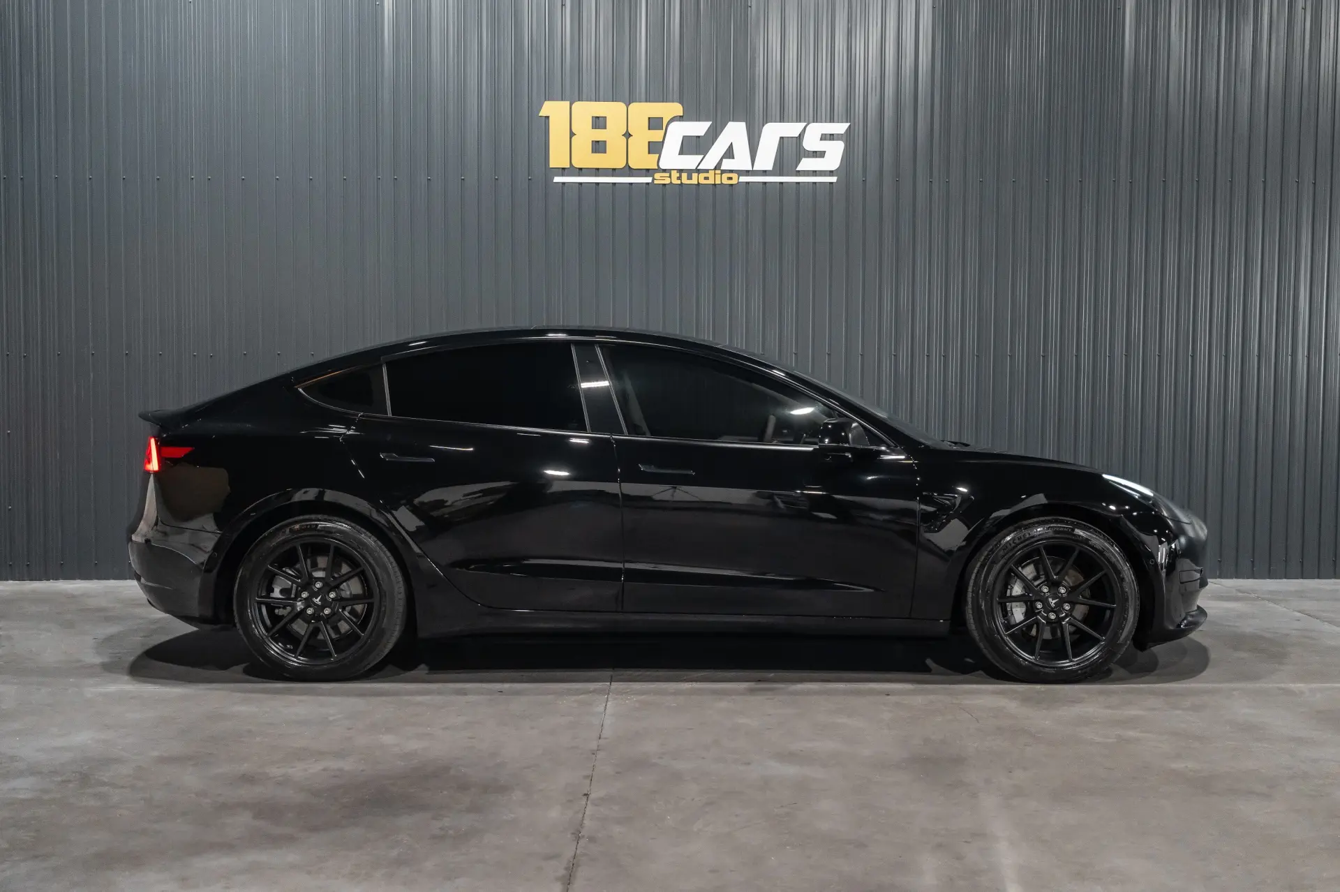 Tesla Model 3 Standard Range Plus RWD 4