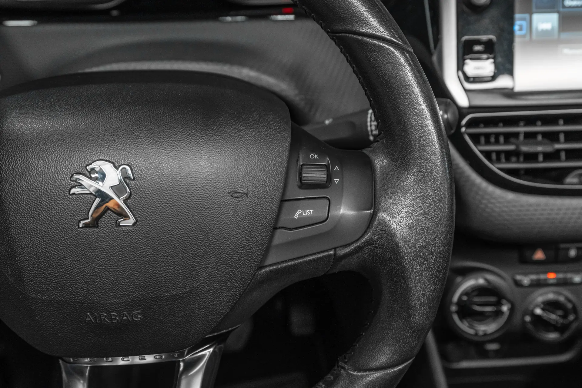 Peugeot 208 11