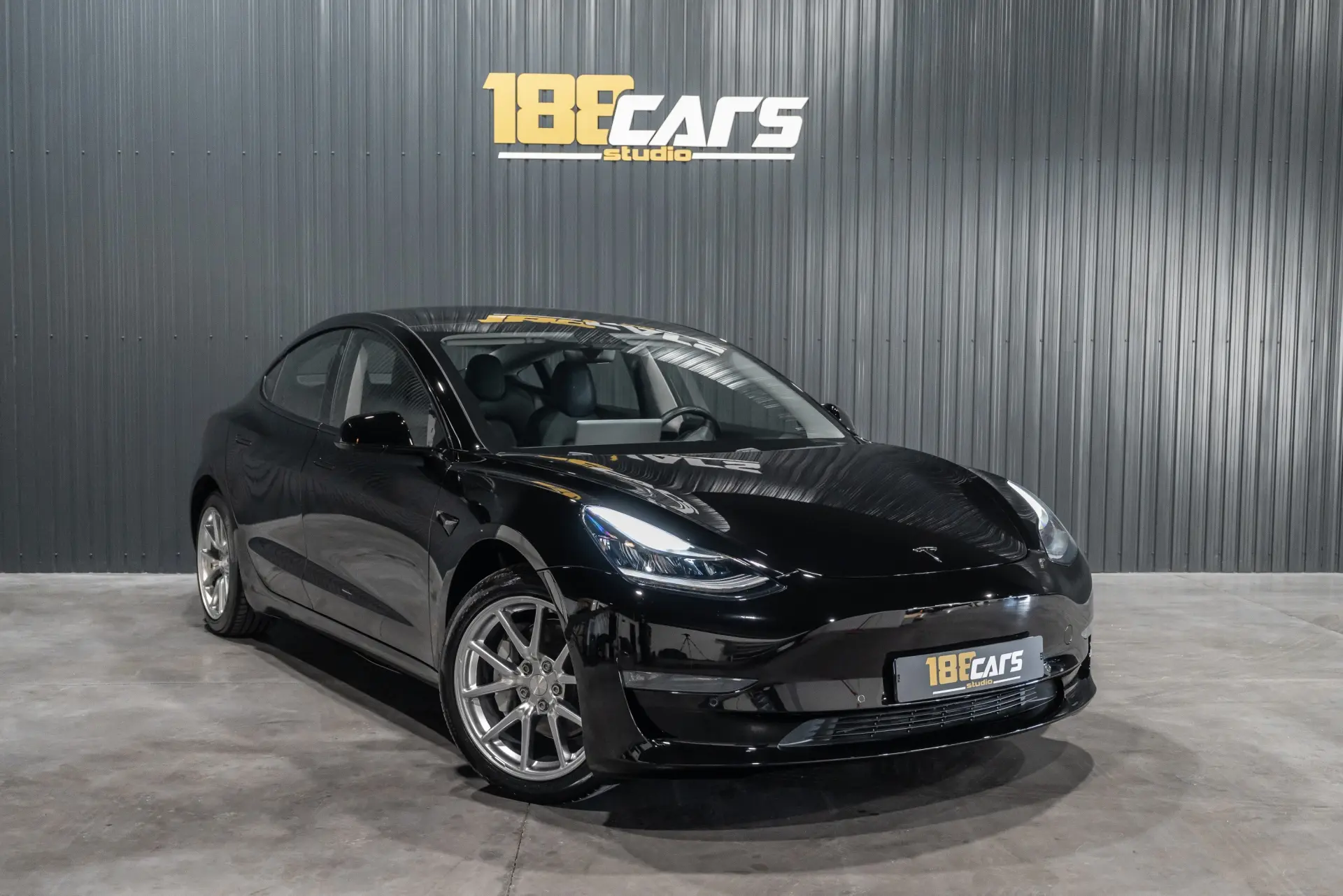 Tesla Model 3 Long-Range Dual Motor AWD 3