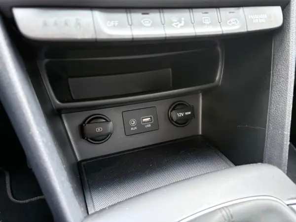 Hyundai Kauai 1.0 T-GDi Premium Tec.Preto 48