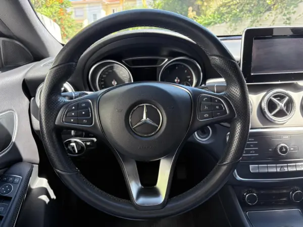 Mercedes-Benz CLA 180 d Shooting Brake Urban Aut. 36