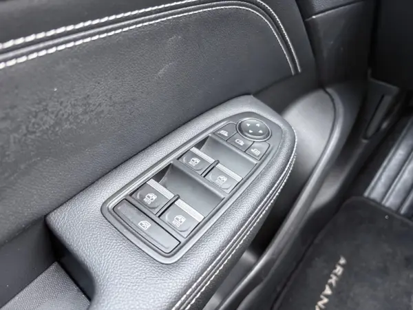 Renault Arkana 1.6 E-Tech Intens 36