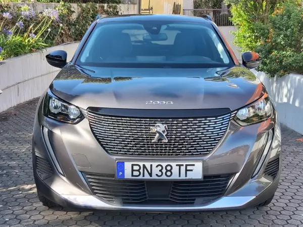 Peugeot 2008 1.2 PureTech Allure EAT8 3