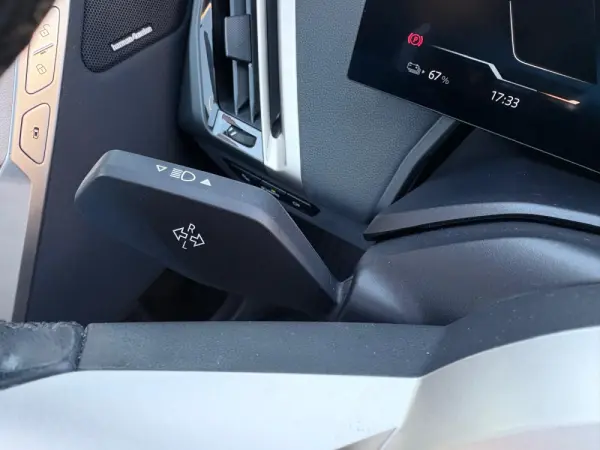 BMW iX xDrive 50 Pack Desportivo 38