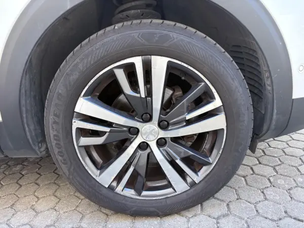 Peugeot 5008 1.2 PureTech Allure EAT8 11