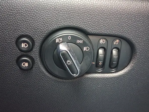 MINI 5 Portas One Auto 34