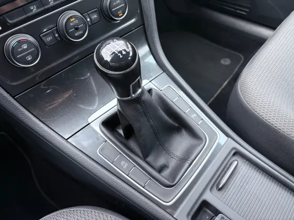 Volkswagen Golf 1.0 TSI Confortline 48