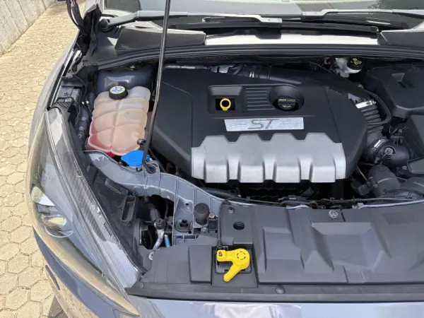 Ford Focus 2.0 EcoBoost ST c/ Pack Pele Desportiva 17