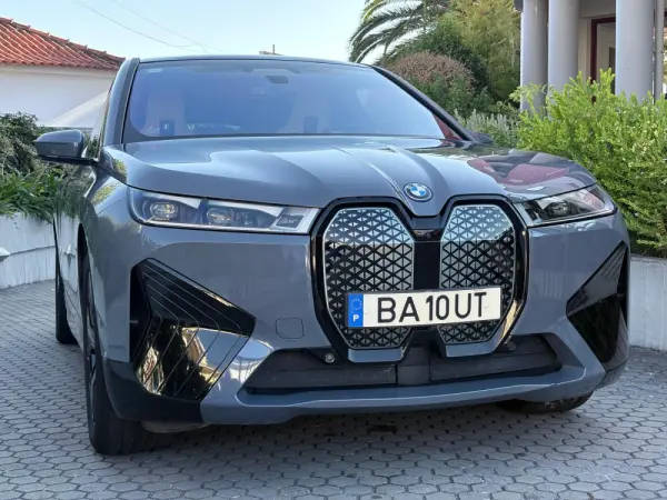BMW iX xDrive 50 Pack Desportivo 9