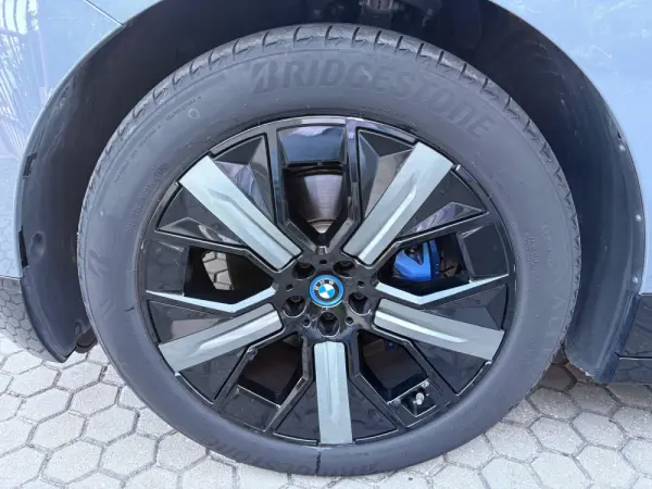 BMW iX xDrive 50 Pack Desportivo 11