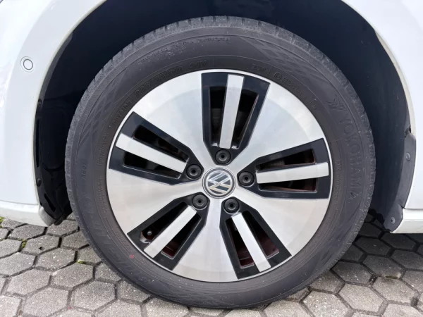 Volkswagen e-Golf AC/DC 11