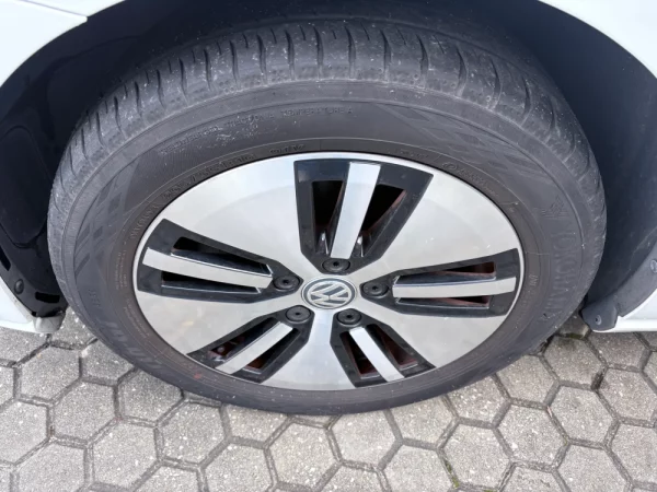 Volkswagen e-Golf AC/DC 12