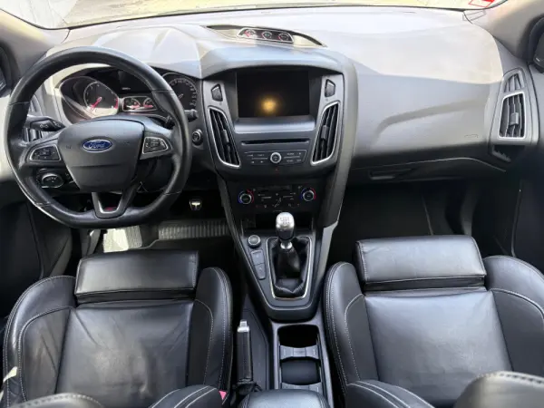 Ford Focus 2.0 EcoBoost ST c/ Pack Pele Desportiva 6
