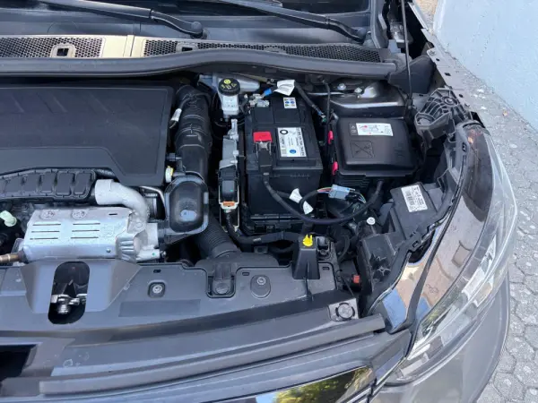 Peugeot 2008 1.2 PureTech Allure 18