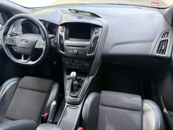 Ford Focus 2.3 EcoBoost S&S 4WD RS 27
