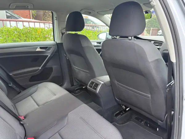 Volkswagen Golf 1.0 TSI Confortline 58