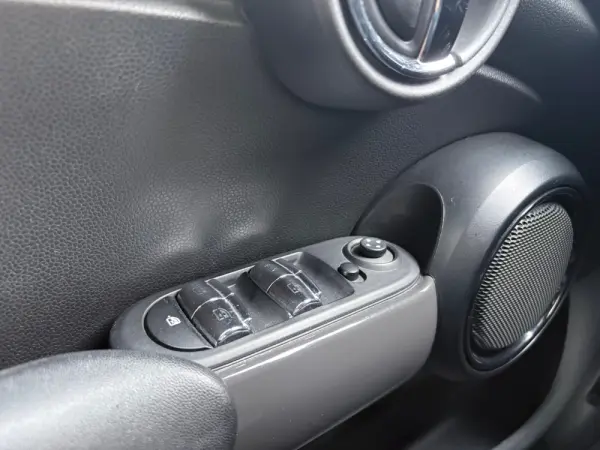 MINI 5 Portas One 34