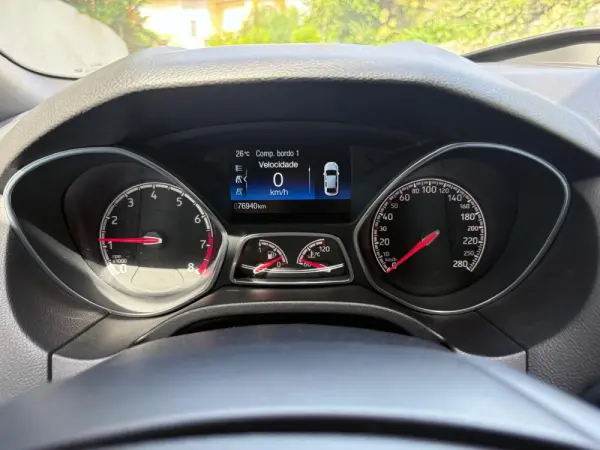 Ford Focus 2.0 EcoBoost ST c/ Pack Pele Desportiva 42