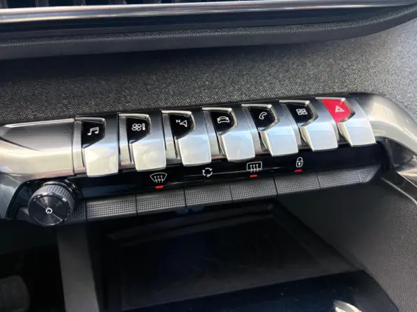 Peugeot 3008 1.2 PureTech Allure EAT8 51