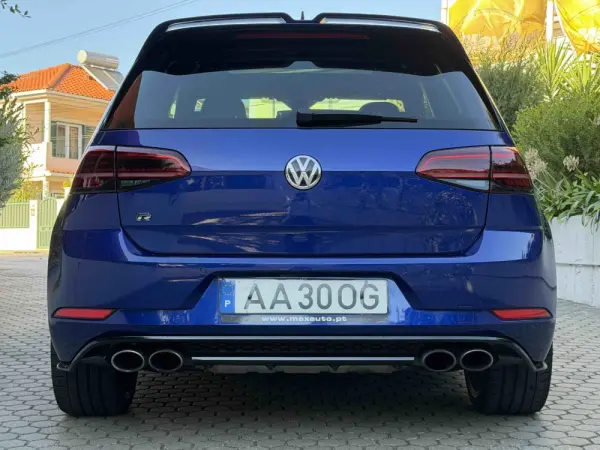 Volkswagen Golf R 4Motion (BlueMotion ) 26