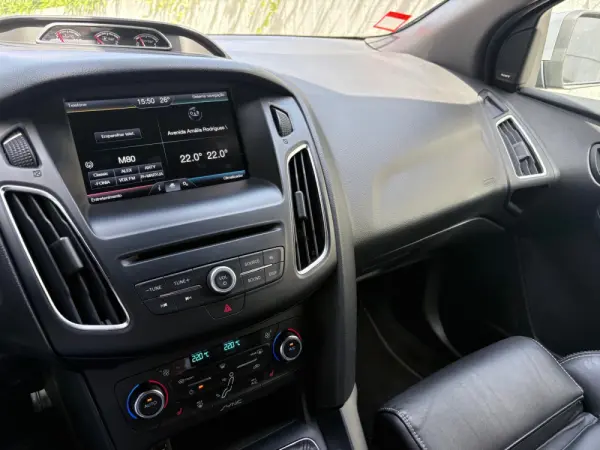 Ford Focus 2.0 EcoBoost ST c/ Pack Pele Desportiva 48