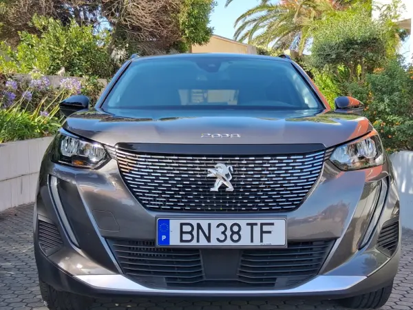 Peugeot 2008 1.2 PureTech Allure EAT8 10