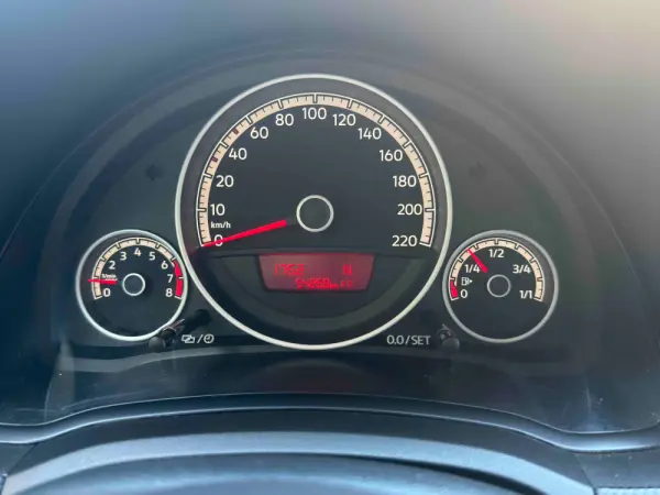 Volkswagen Up! 1.0 Move Auto 37