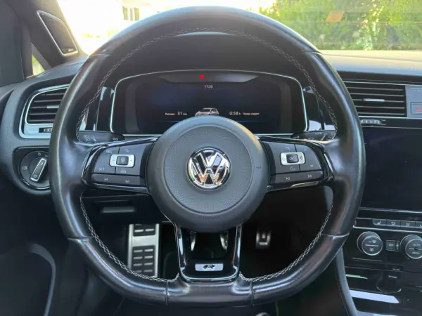 Volkswagen Golf R 4Motion (BlueMotion ) 40