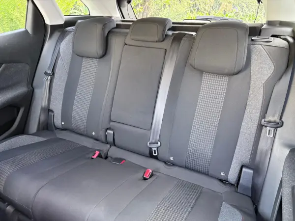 Peugeot 3008 1.2 PureTech Allure EAT8 54