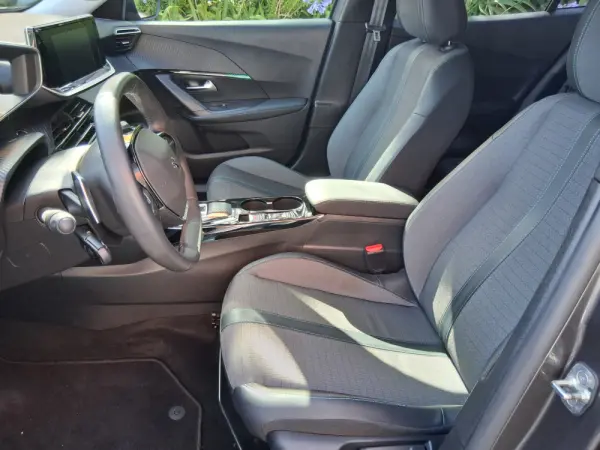 Peugeot 2008 1.2 PureTech Allure EAT8 31