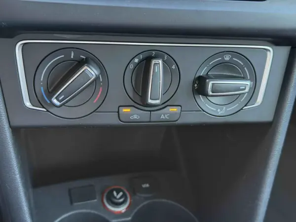 Volkswagen Polo 1.0 Trendline 48
