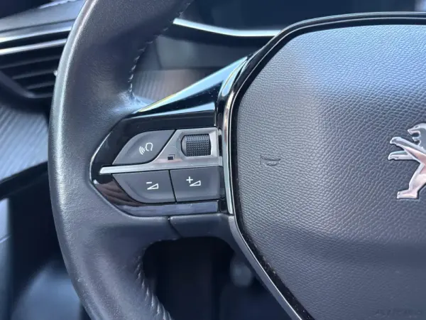 Peugeot 2008 1.2 PureTech Allure 36
