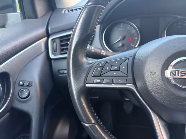 Nissan Qashqai 1.2 DIG-T N-Connecta 18 37