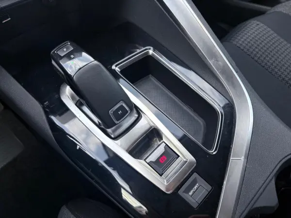 Peugeot 3008 1.2 PureTech Allure EAT8 52