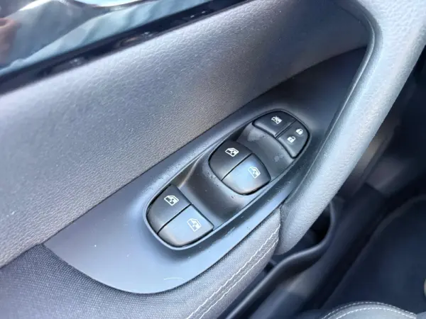 Nissan Qashqai 1.5 dCi N-Connecta J18 35
