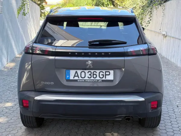 Peugeot 2008 1.2 PureTech Allure 5