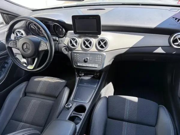 Mercedes-Benz CLA 180 d Shooting Brake Urban Aut. 29