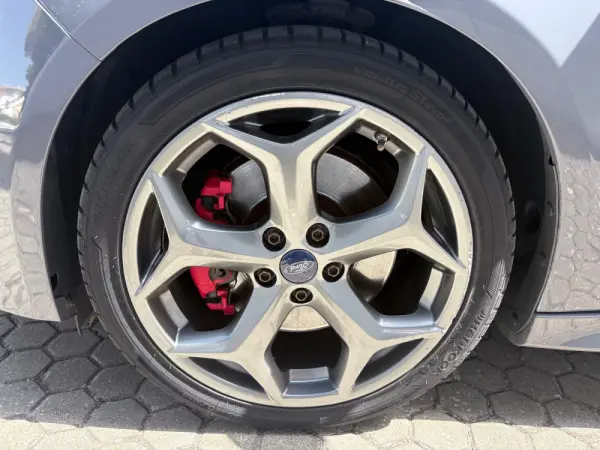 Ford Focus 2.0 EcoBoost ST c/ Pack Pele Desportiva 11