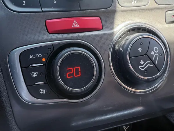 Citroen C4 1.6 BlueHDi Feel EAT6 48